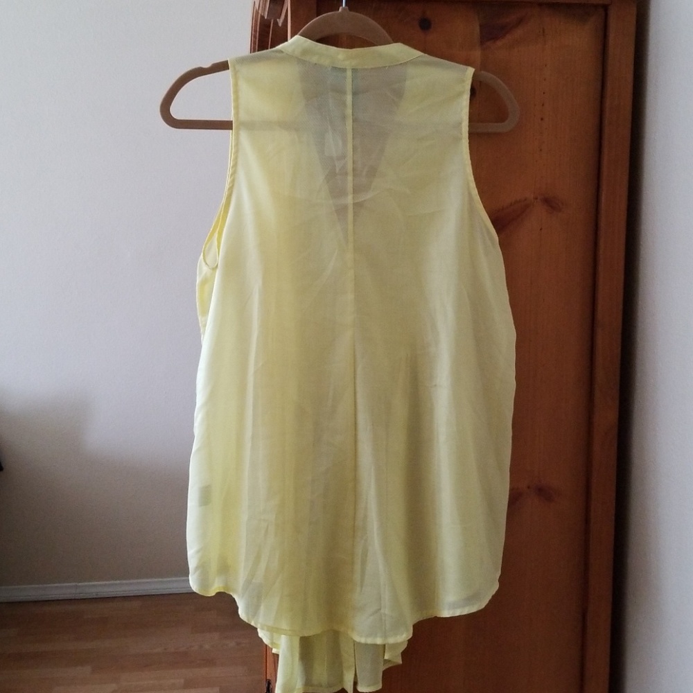 Button up blouse - Picture 2 of 3